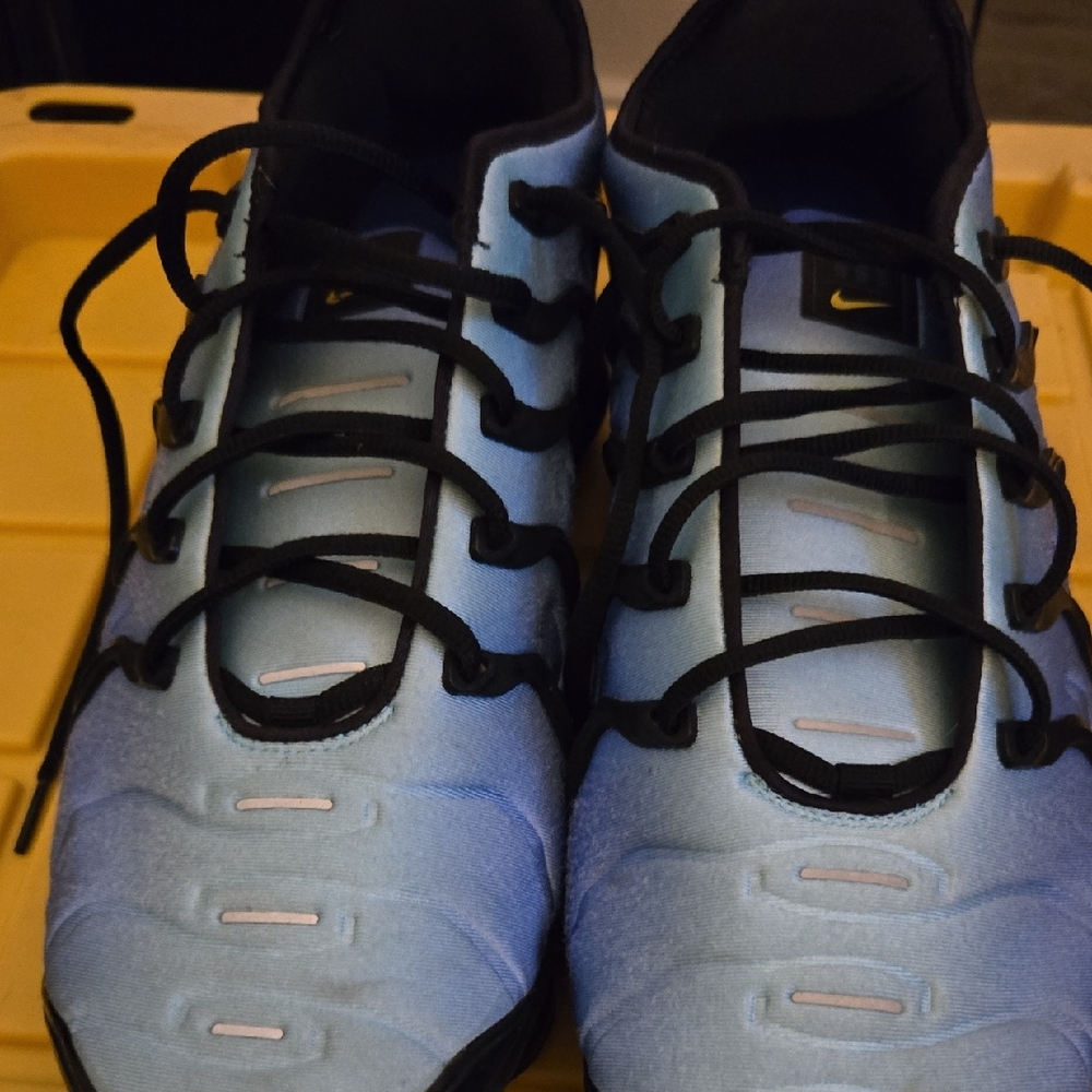 Nike Air Max Men’s Light Blue and Black Lace-Up Sneakers